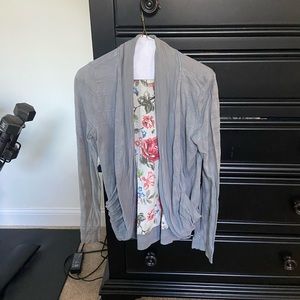 Vguc medium grey Scrapbook Originals cardigan